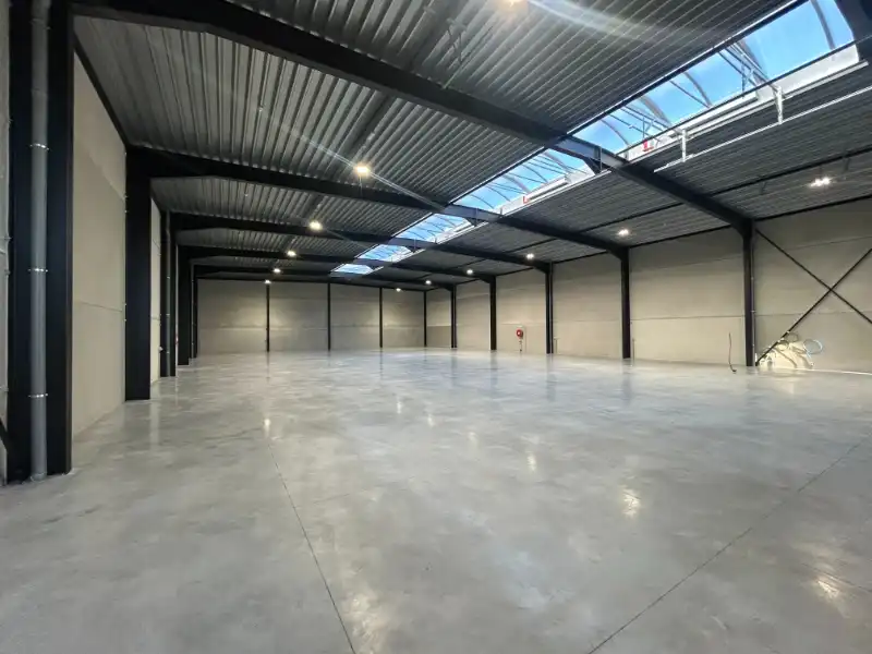 Nieuwbouw KMO-unit van 886 m² – topligging Deinze Noord foto 5
