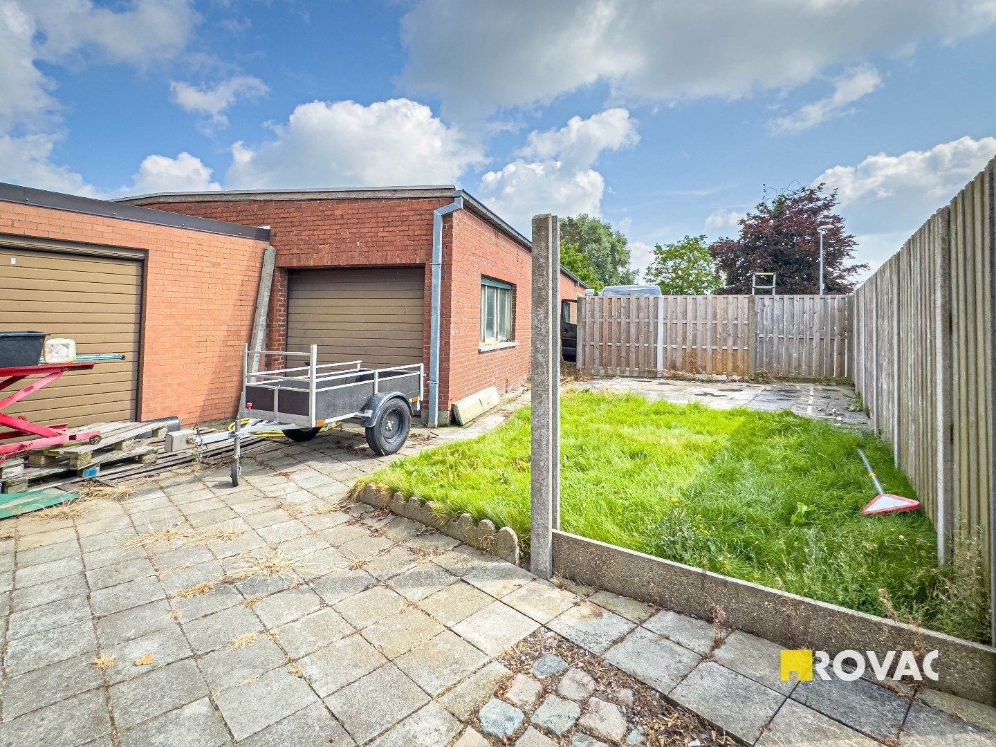 Te renoveren woning met loods en opslagplaatsen op 805 m² foto 3