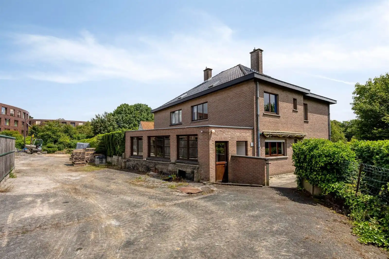 Ruime 3-gevelwoning met 4 à 5 slaapkamers, grote garage en dubbele straattoegang foto 29