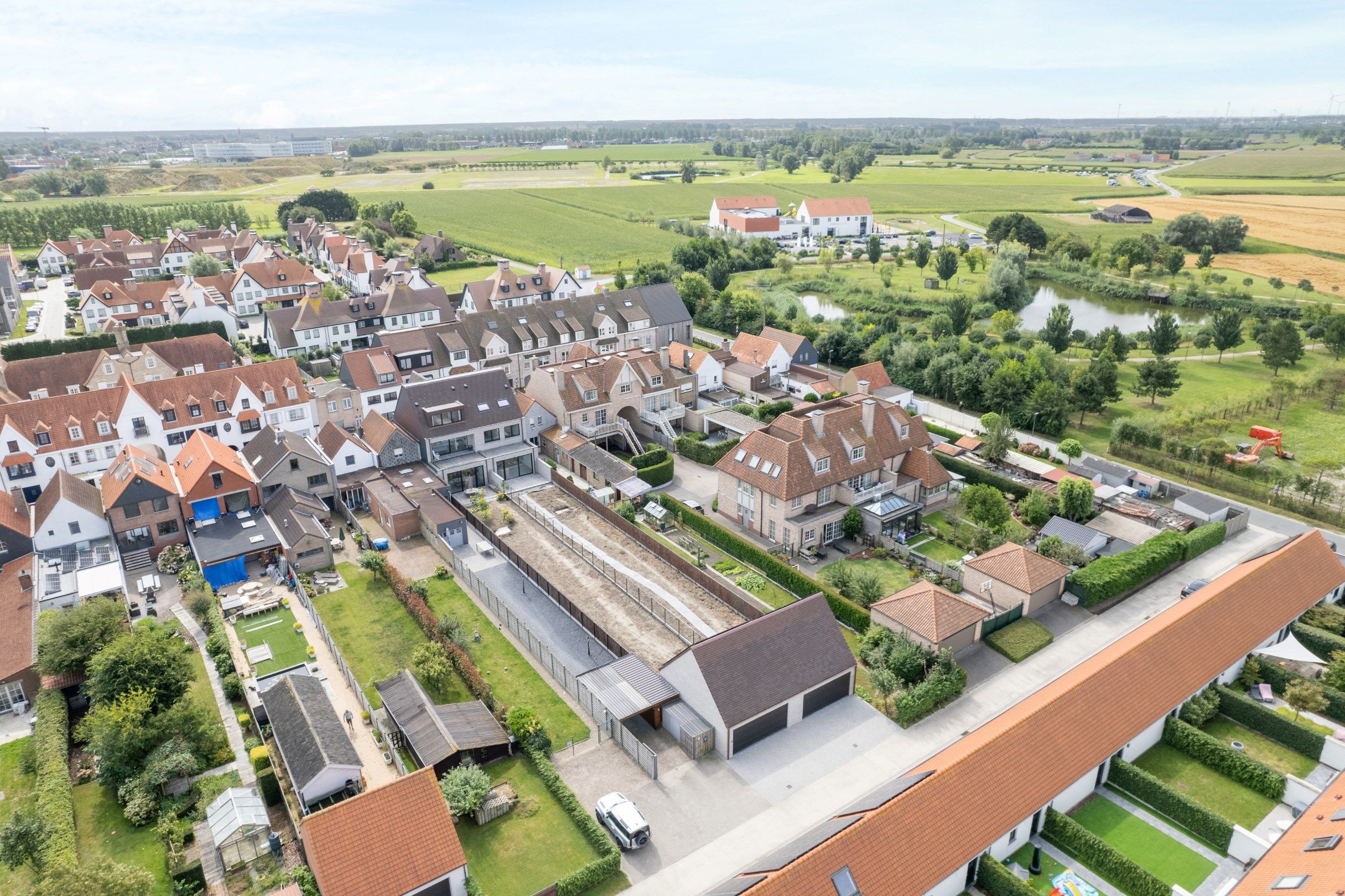 Nieuwbouw woning met dubbele garage te Knokke foto 2