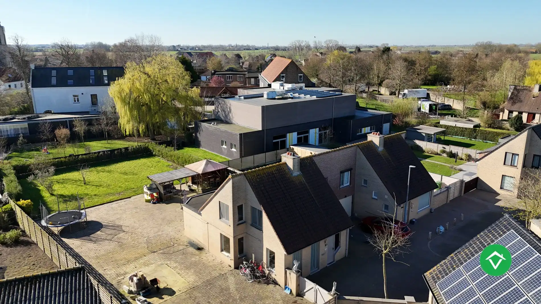 Statige gezinswoning met zonnige tuin, drie slaapkamers en topligging in Leke foto 2