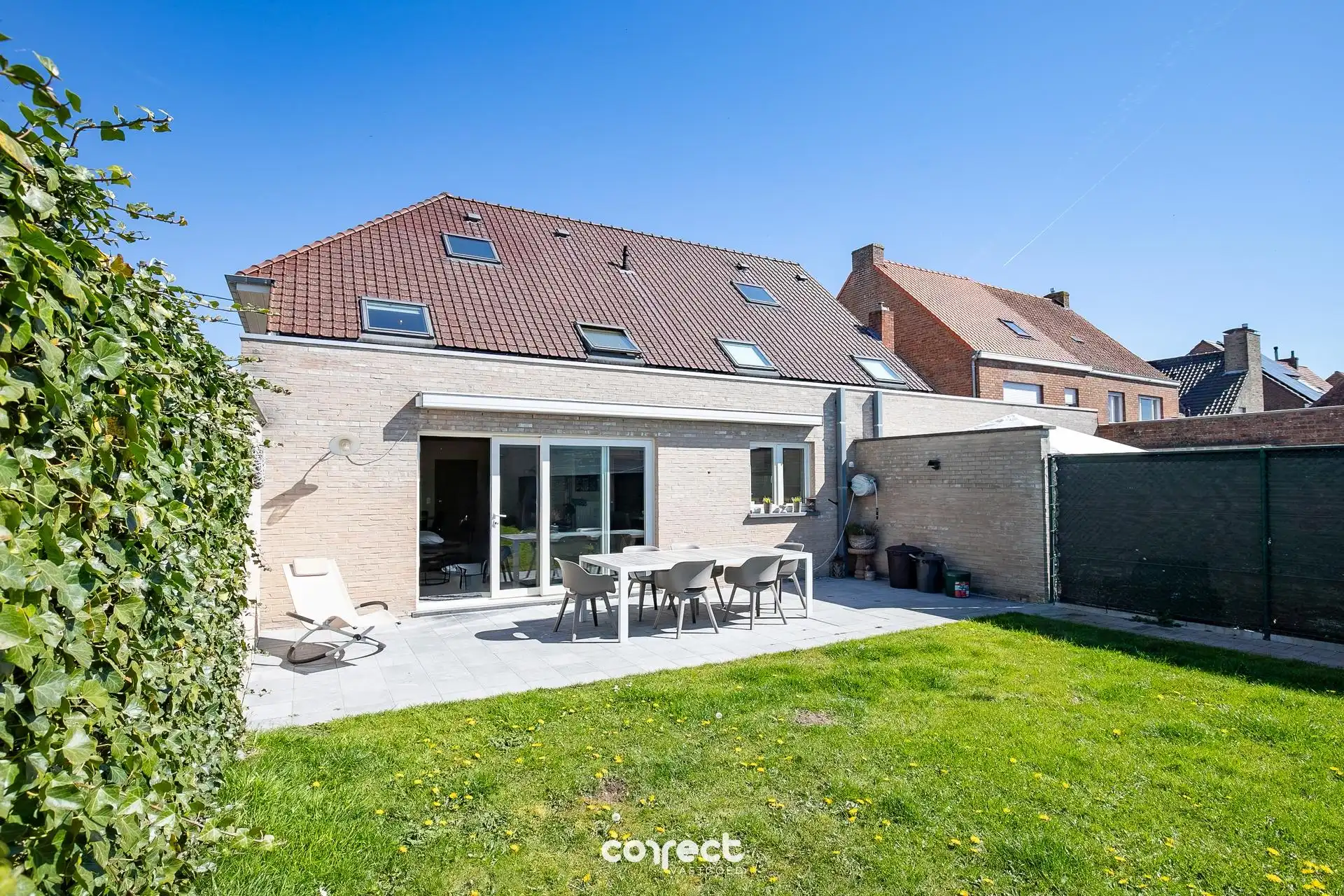 Half open bebouwing met 4 slaapkamers en tuin foto 13