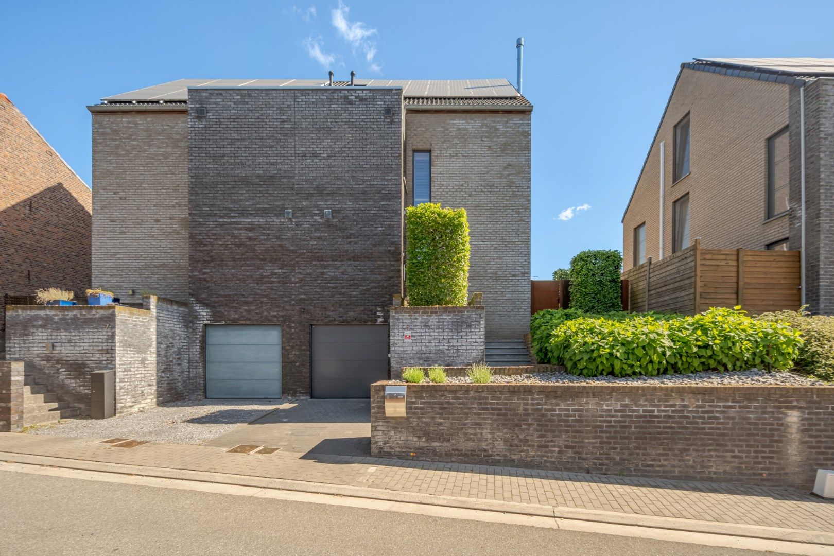Moderne gezinswoning HOB, 4 slpk, garage, 3a56ca, zonnepanelen en Thuis batterij foto {{pictureIndex}}