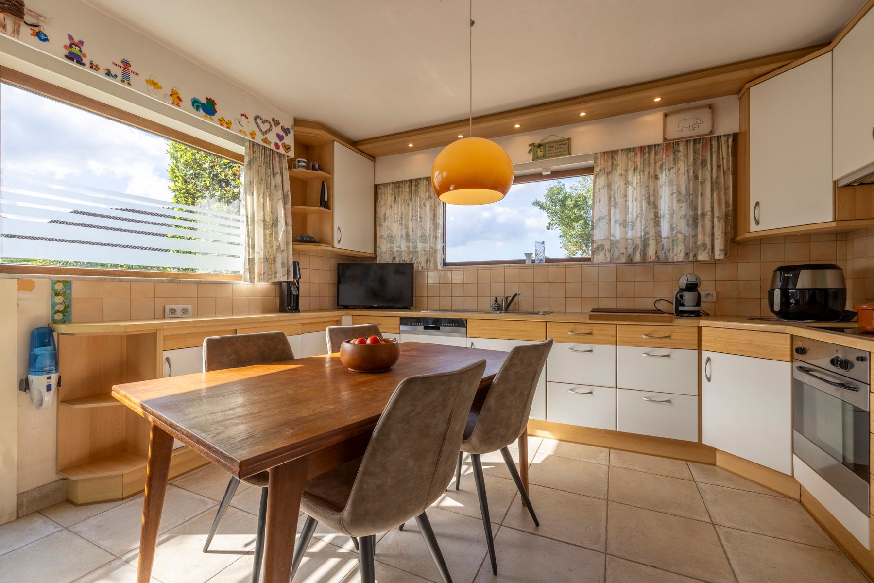 Villa met 4 slaapkamers, grote tuin en garage te koop! foto 10