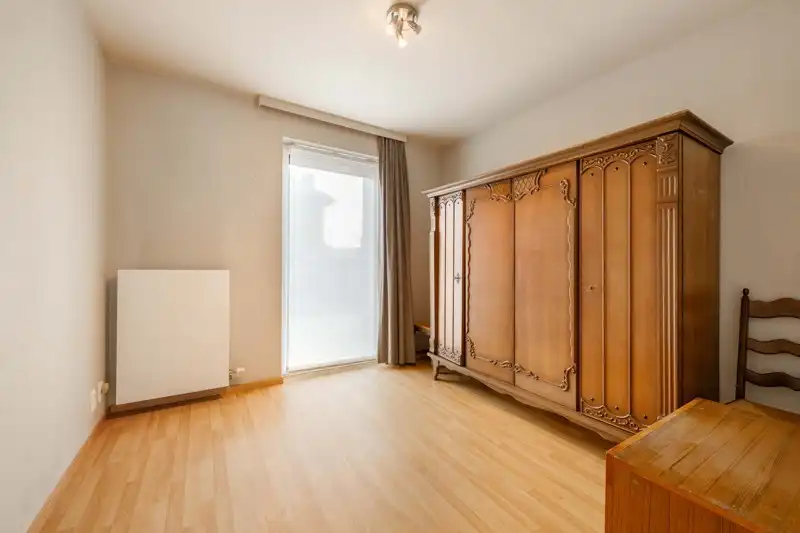 Gelijkvloers 2-slaapkamerappartement met tuin en garage nabij centrum Tielt TE KOOP! ✨🏡 foto 6