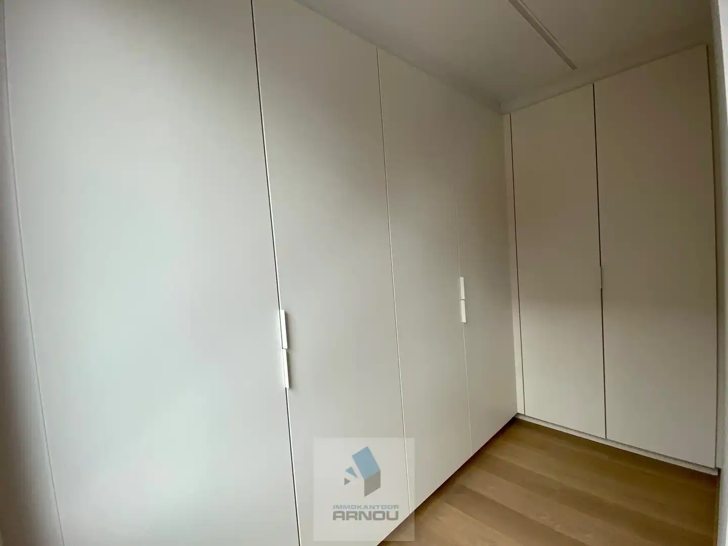 Prachtige loft met 2 slaapkamers, dressing en ruim overdekt terras foto 12