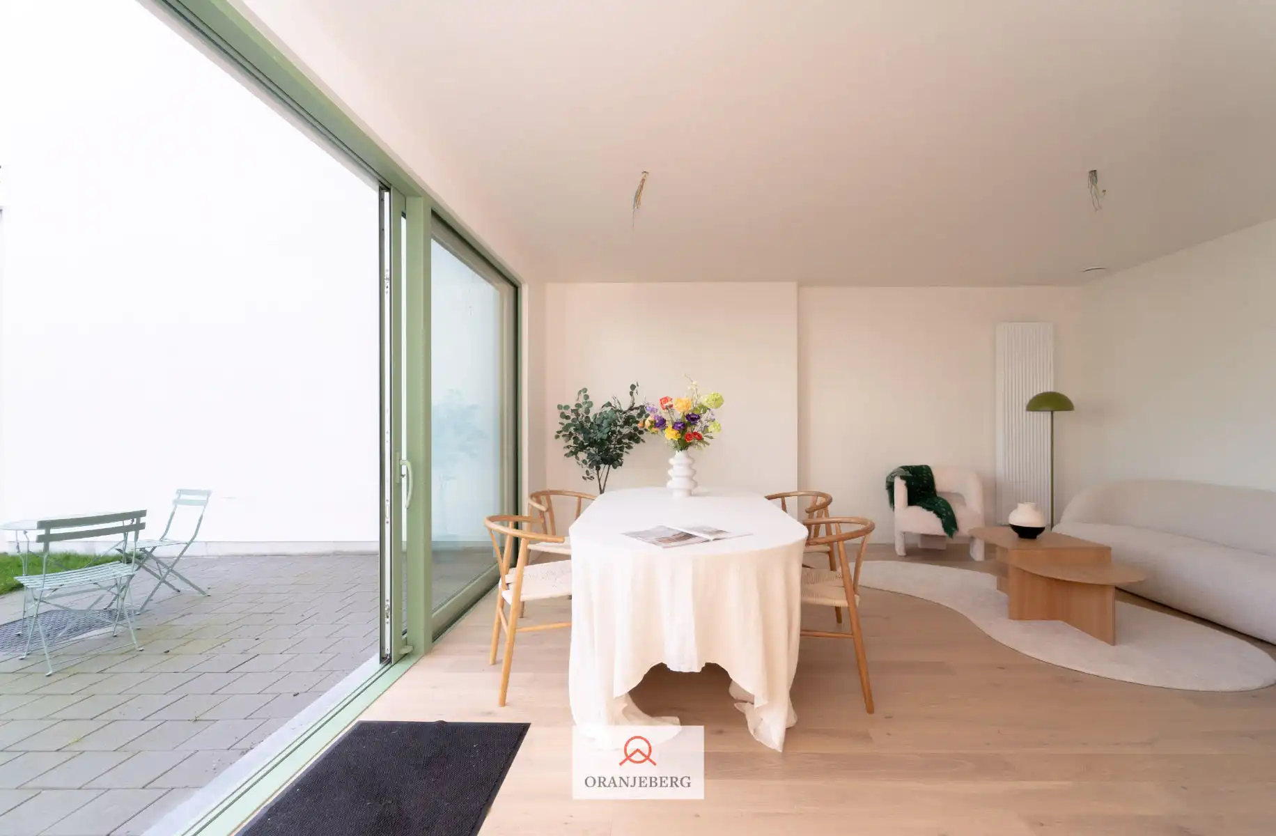 Ruime woning met 4 slpk's en tuin foto 10