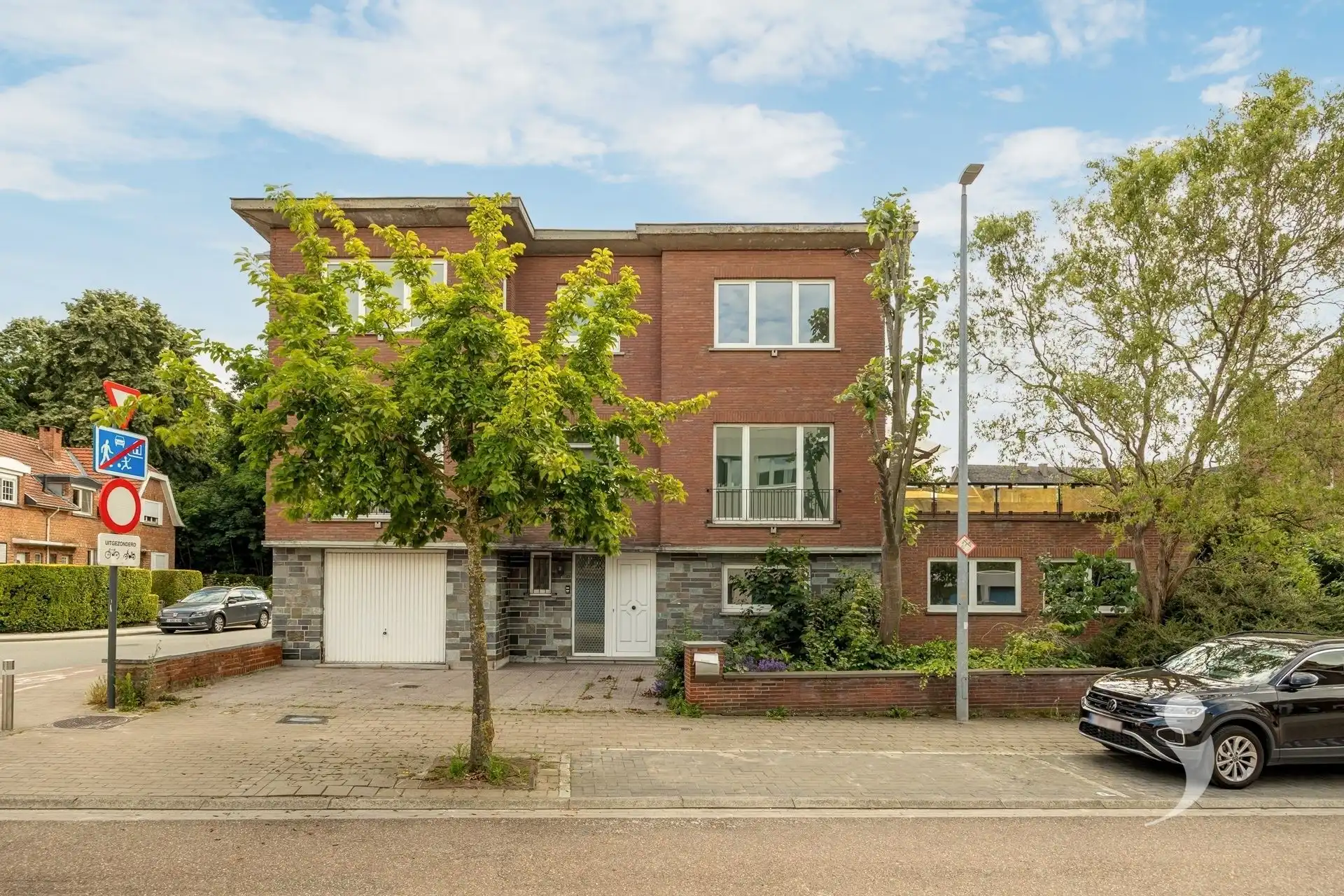 Ruime woning geschikt voor vrij beroep foto 3