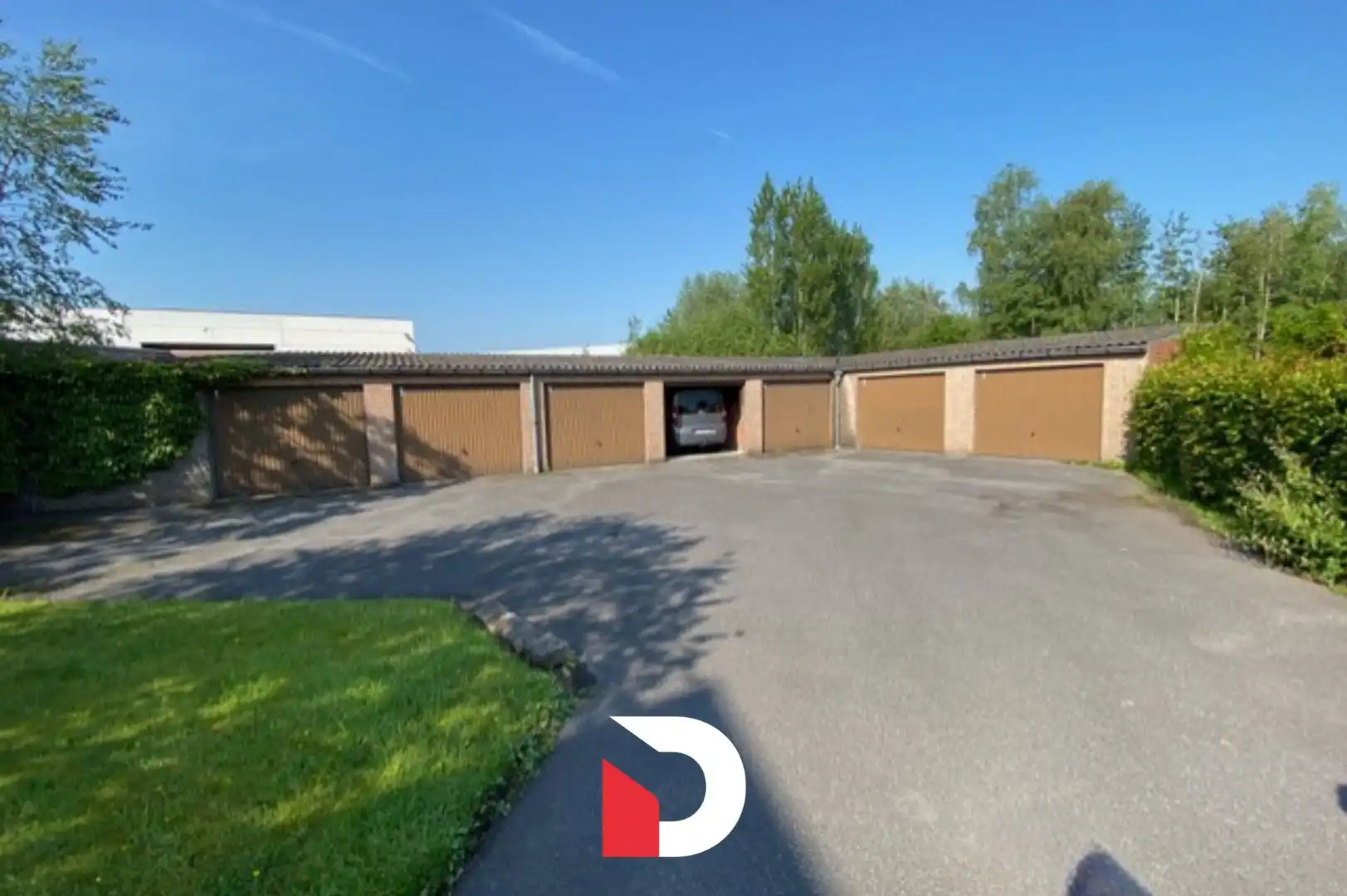 Gesloten garagebox te Oostkamp foto {{pictureIndex}}