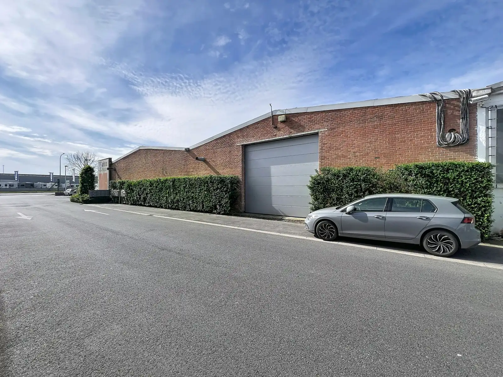 Baanwinkel voor bedrijf (productie, opslag, techniek, recreatie) met bijkomende verkoop naast Lecot, Basic-Fit, Hopsiepops, Eldi, Van Haaren,... vlak bij de RING aan de Poort tot Poperinge ! foto 12