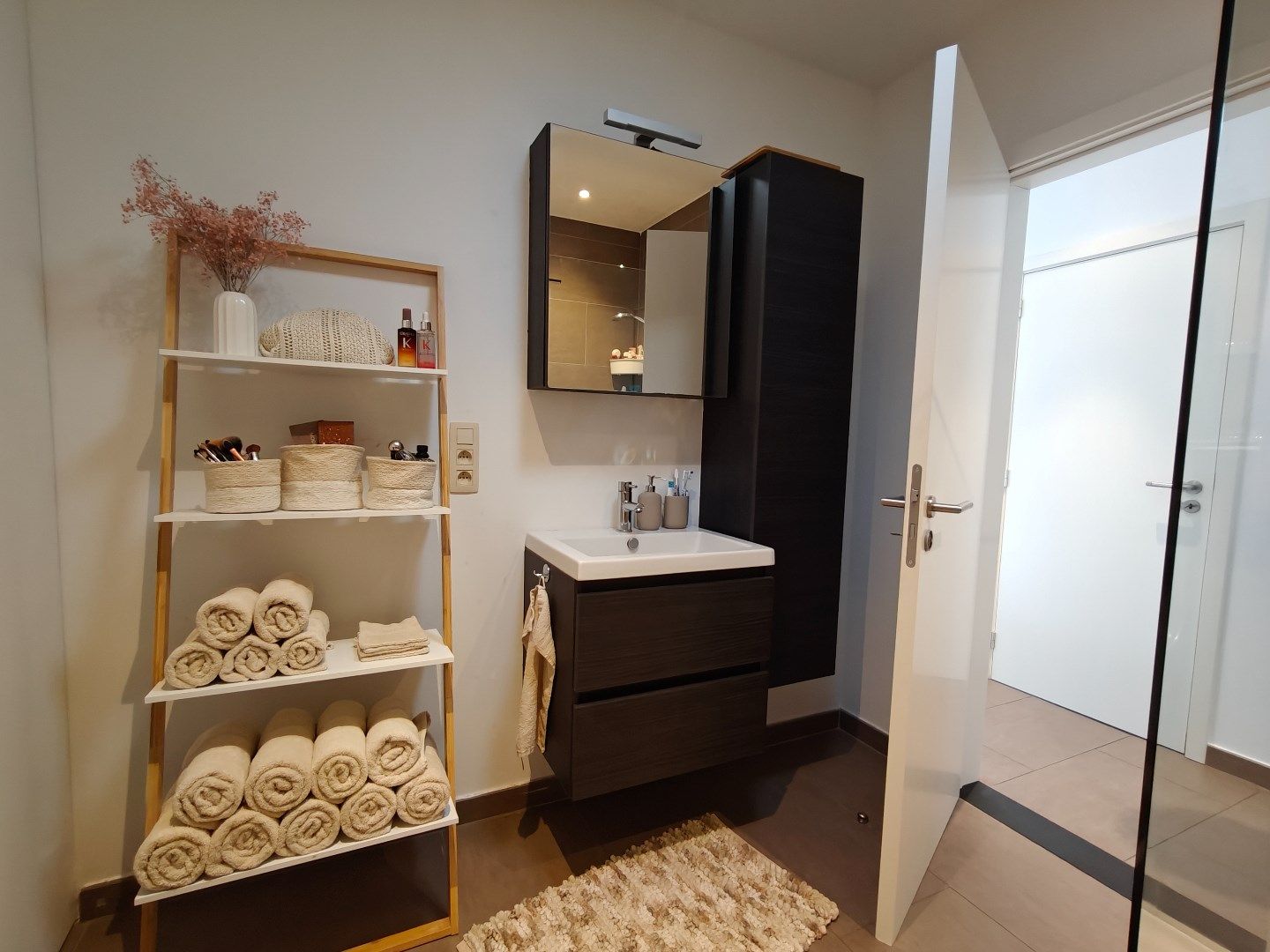 Stijlvolle en ruime loft met terras en bureauruimte  foto 8