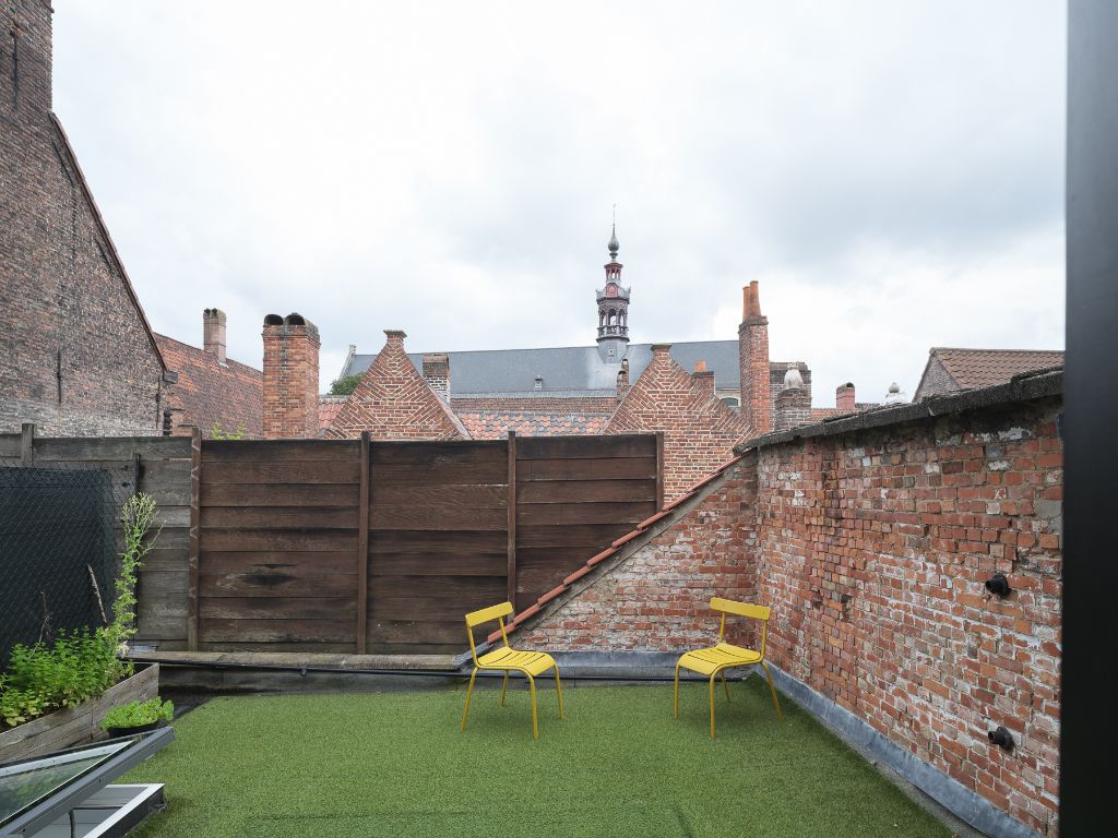 Recent gerenoveerde woning (2020) met 3 slaapkamers, 2 badkamers en dakterras, rustig gelegen in de omgeving van het historische begijnhof Sint-Elisabeth. foto 5