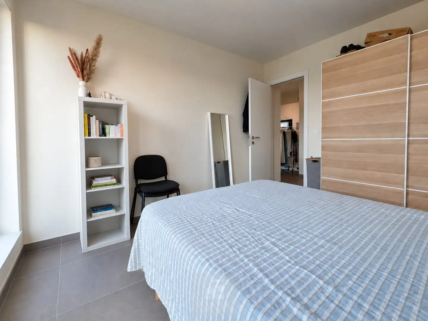 Recent en energiezuinig 1-slaapkamerappartement met autostaanplaats in Wondelgem foto 12