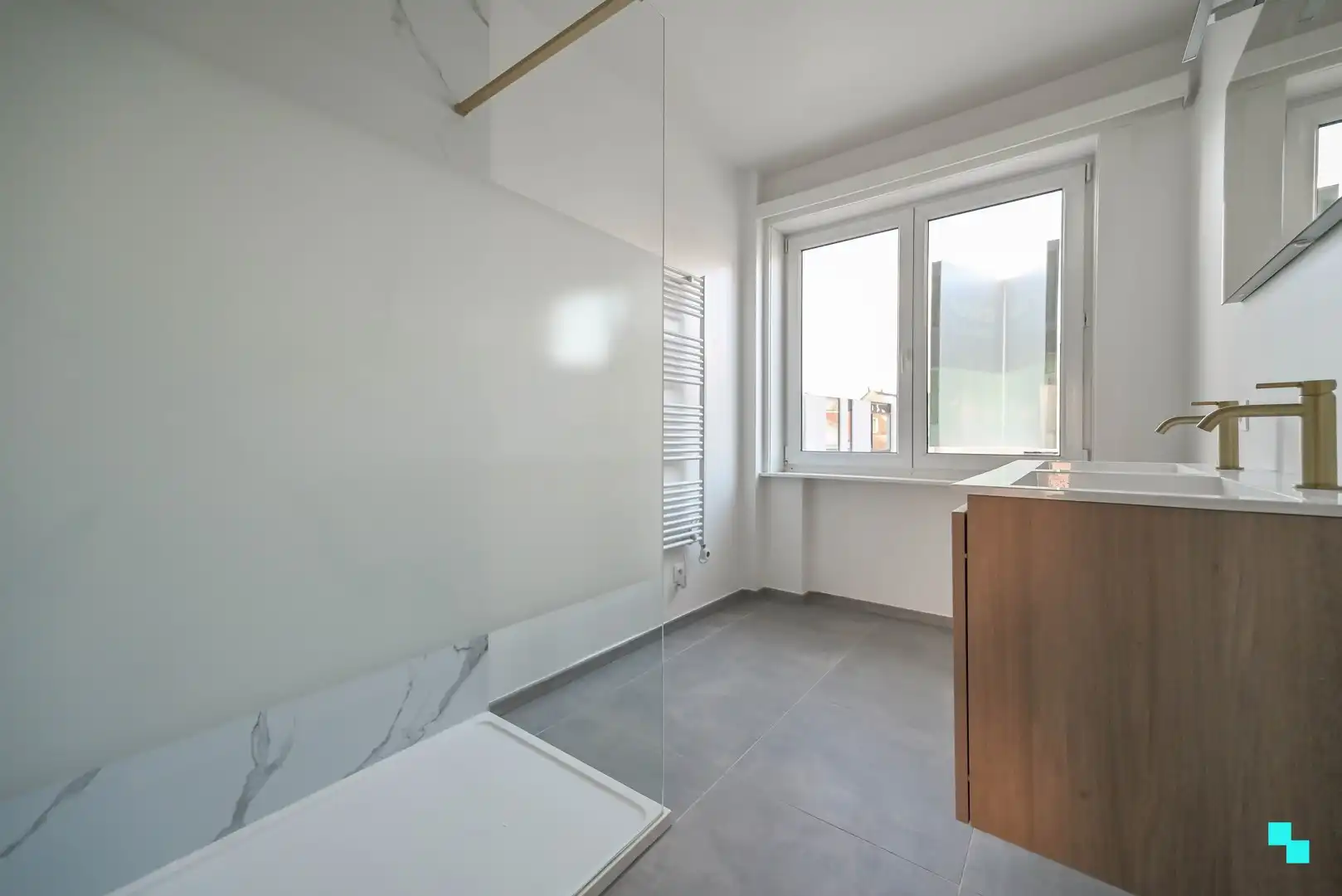 Gerenoveerd appartement met twee slaapkamers in centrum Tielt foto 18