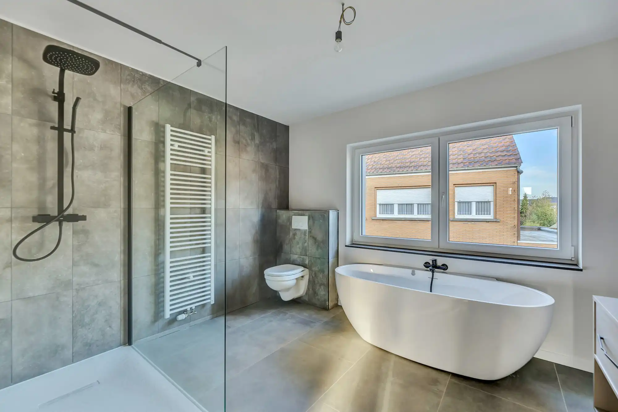 Volledig gerenoveerde woning met 4 slpks en tuin foto 14