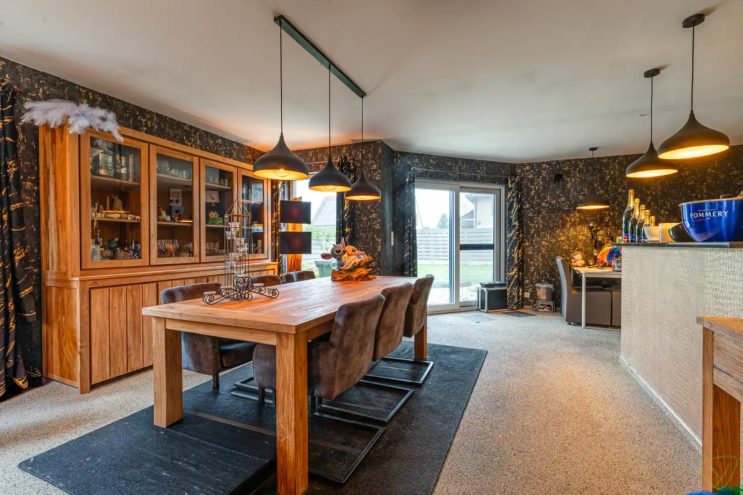 Ruime en moderne woning te koop in een rustige woonwijk net buiten het centrum met 3 slaapkamers, bureau en tuin - perfect voor comfortabel en gezinsvriendelijk wonen! foto 5