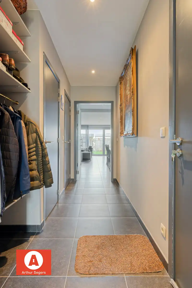 Recent Gelijkvloers appartement met tuin en parkeerplaats. foto 4