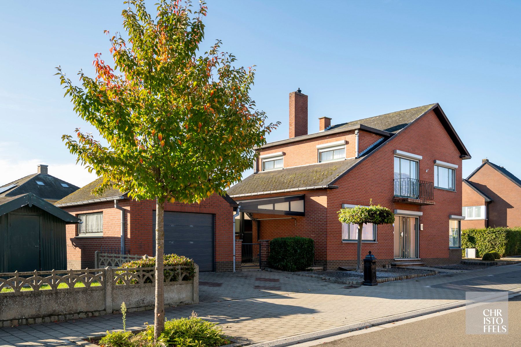 Te renoveren woning (152m²) in een rustige woonomgeving te Lanaken! foto 2