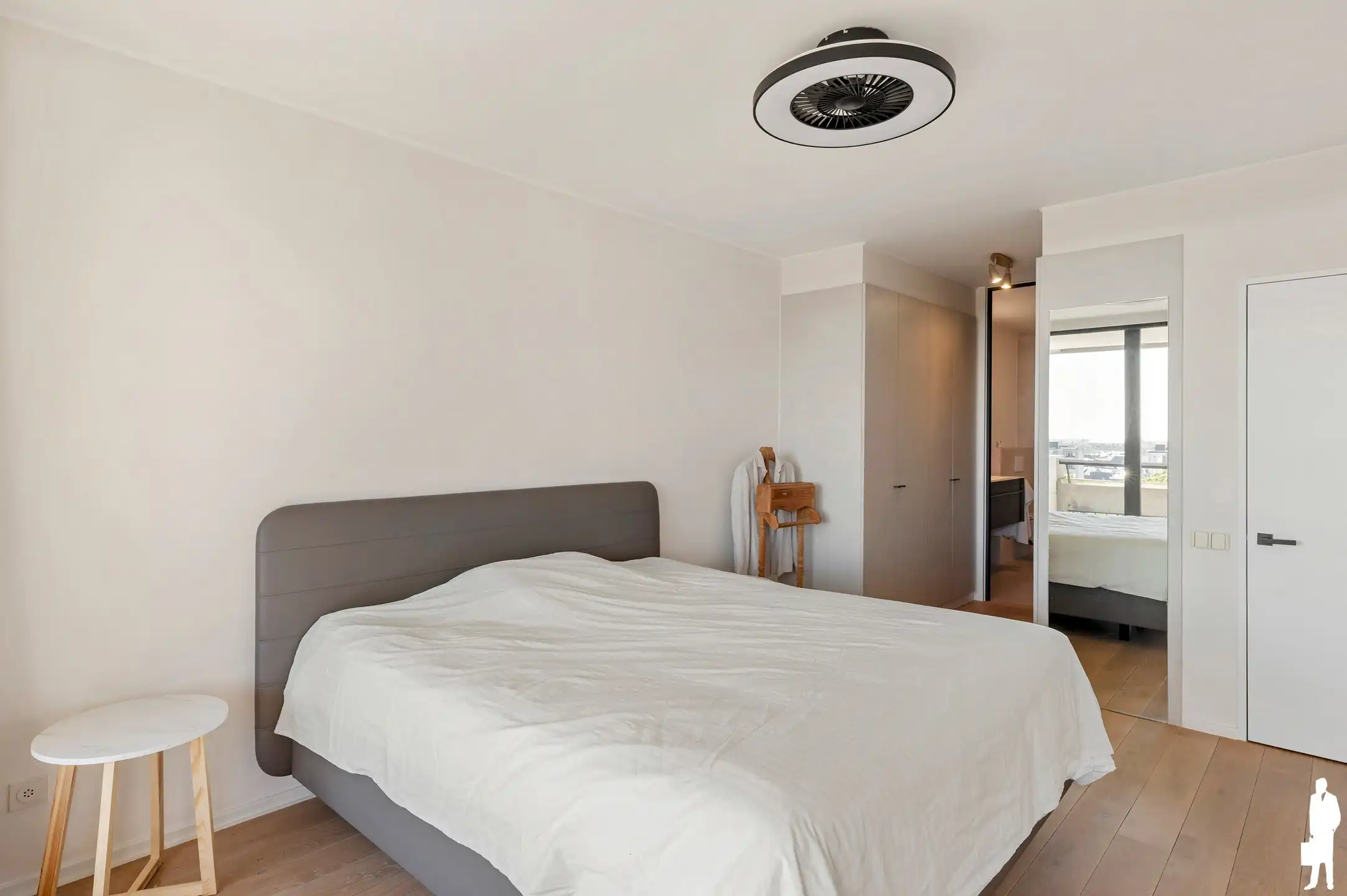 Volledig gerenoveerd en instapklaar appartement van 121 m² + 26 m² terras foto 7