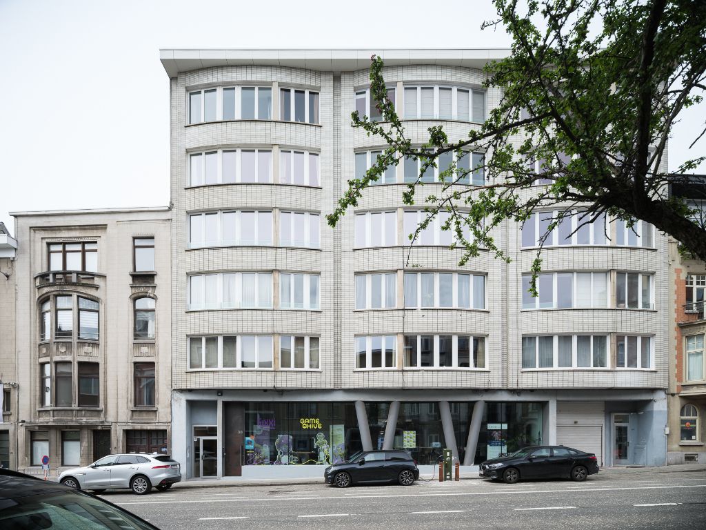 Omgeving Sint-Pietersstation. Stijlvol en architecturaal gerenoveerd appartement met 2 volwaardige slaapkamers, privatieve staanplaats en een zonnig terras. foto 19