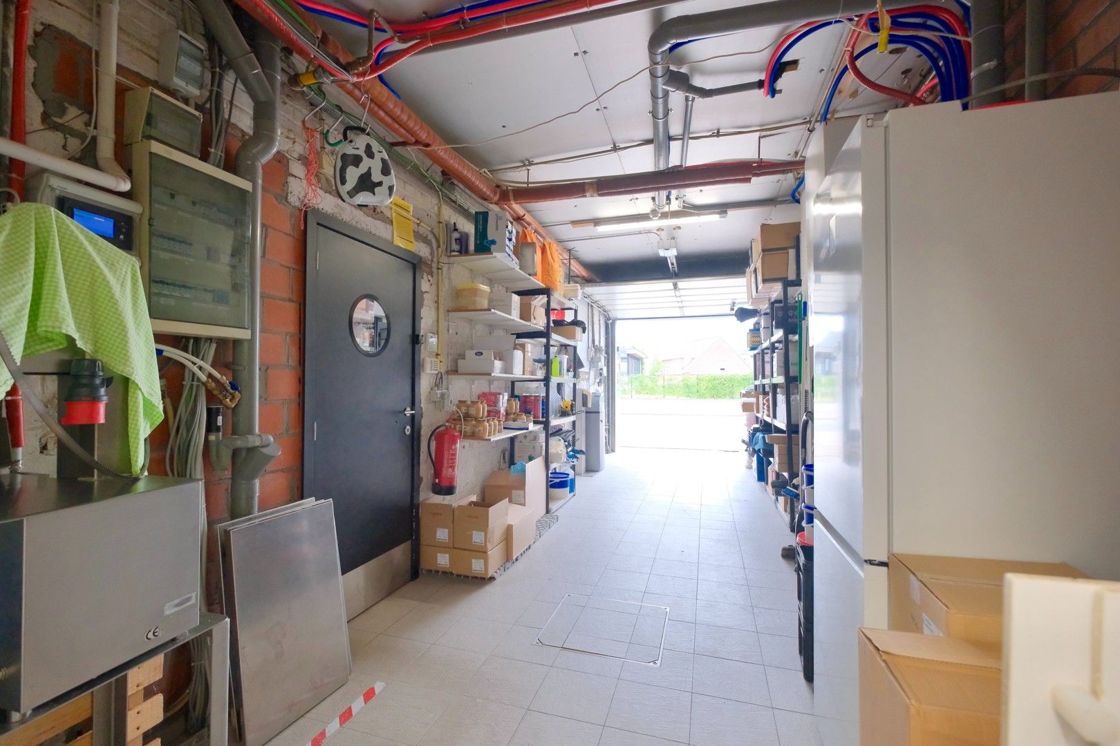 Instapklare handelswoning op toplocatie in Torhout! foto 13