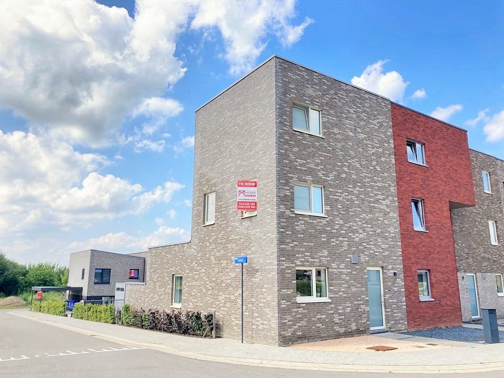 Woning met 3 slaapkamers, berging en tuin te Tongeren foto {{pictureIndex}}