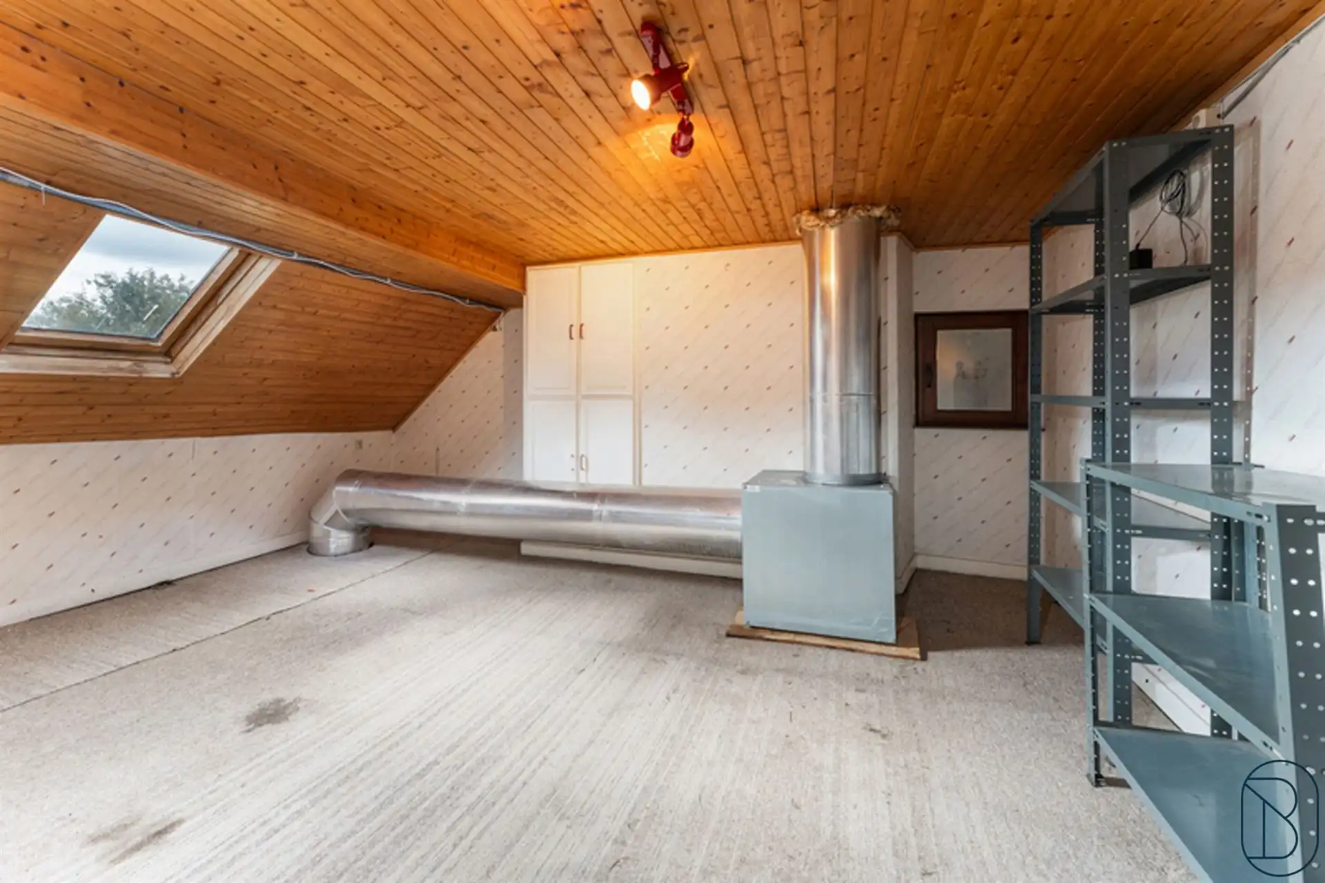 Goedgelegen charmante eigendom met veel potentieel! foto 19