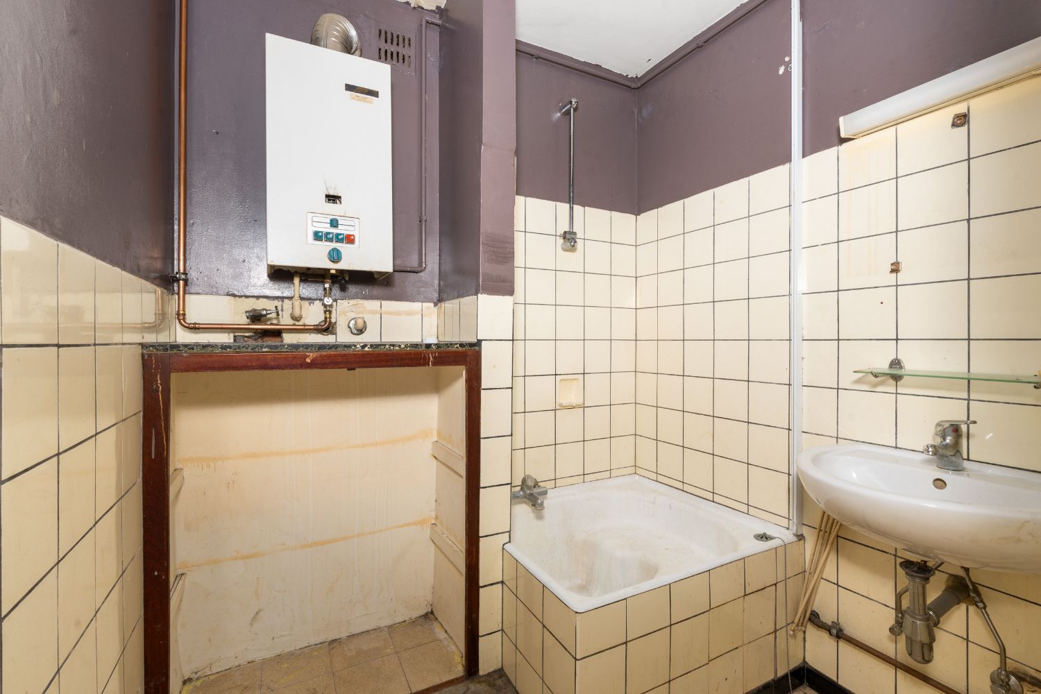 Te renoveren twee slaapkamer appartement vlakbij het station foto 7