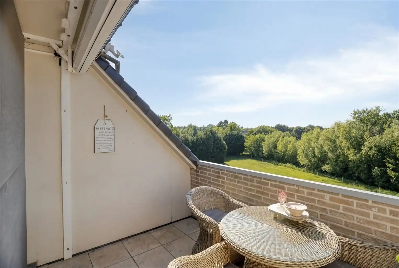 Prachtig duplexappartement met 3 slaapkamers, 2 terrassen en een inpandige garagebox, rustig gelegen op wandelafstand van het centrum van Maaseik. foto 10