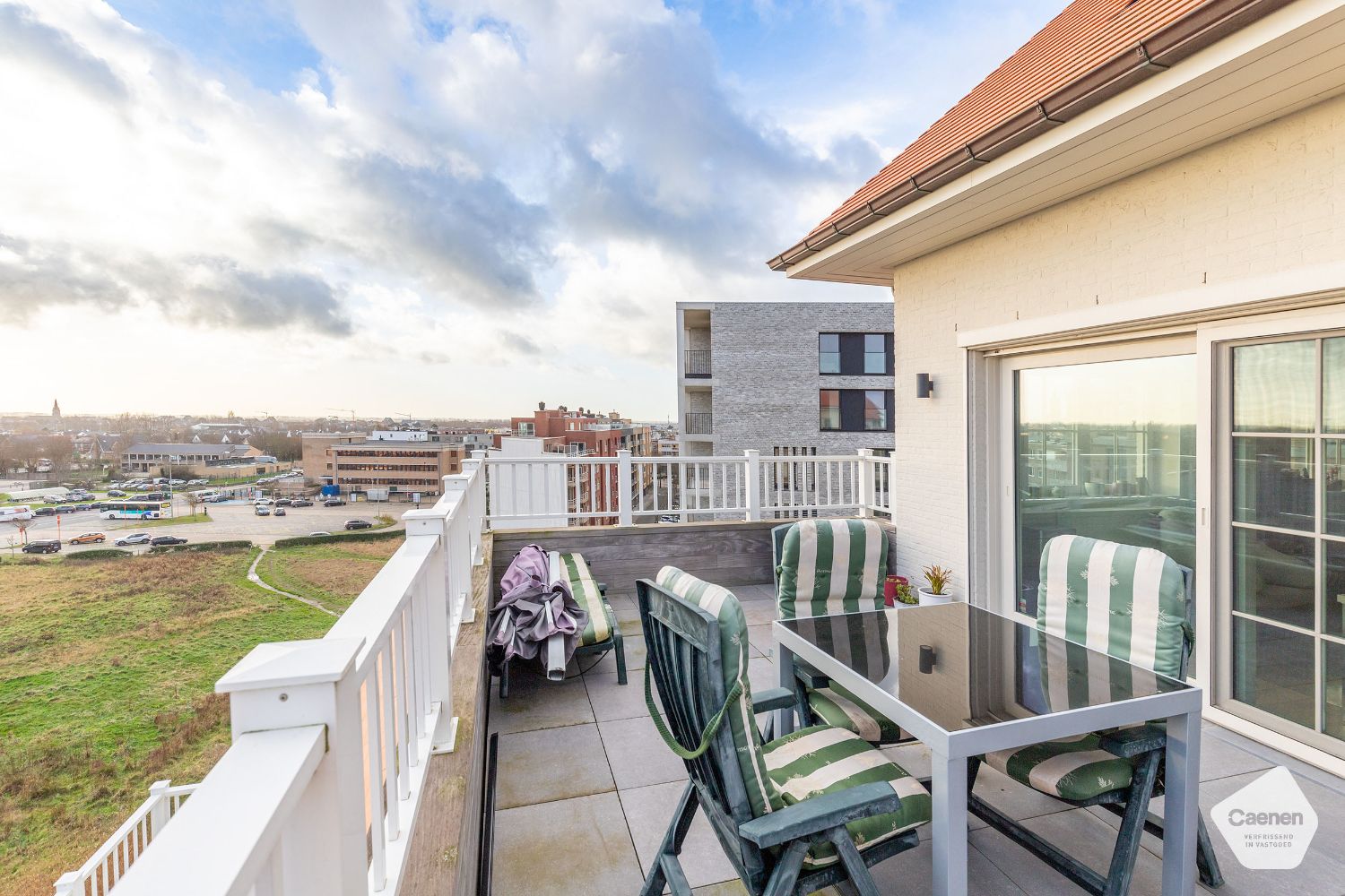 Hoog kwalitatief afgewerkt dakappartement met prachtig zicht nabij het strand foto 23