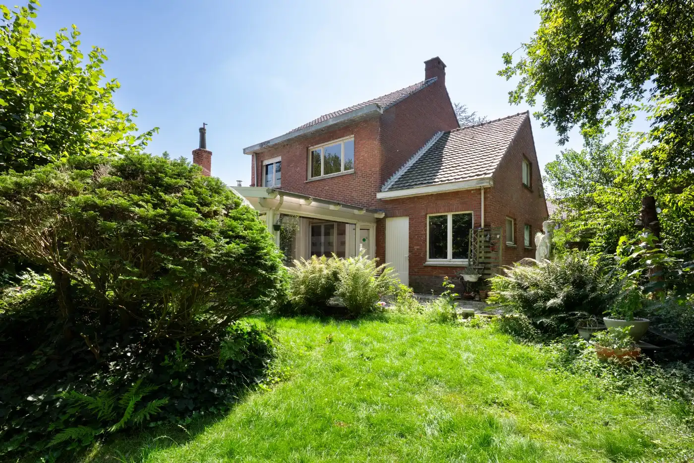 Vrijstaande, te renoveren woning met 3 slpk., garage en tuin foto 20