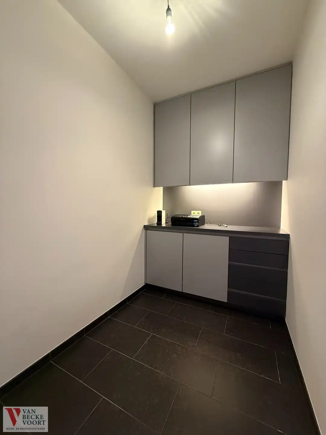 Handelsgelijkvloers 75m² foto 9