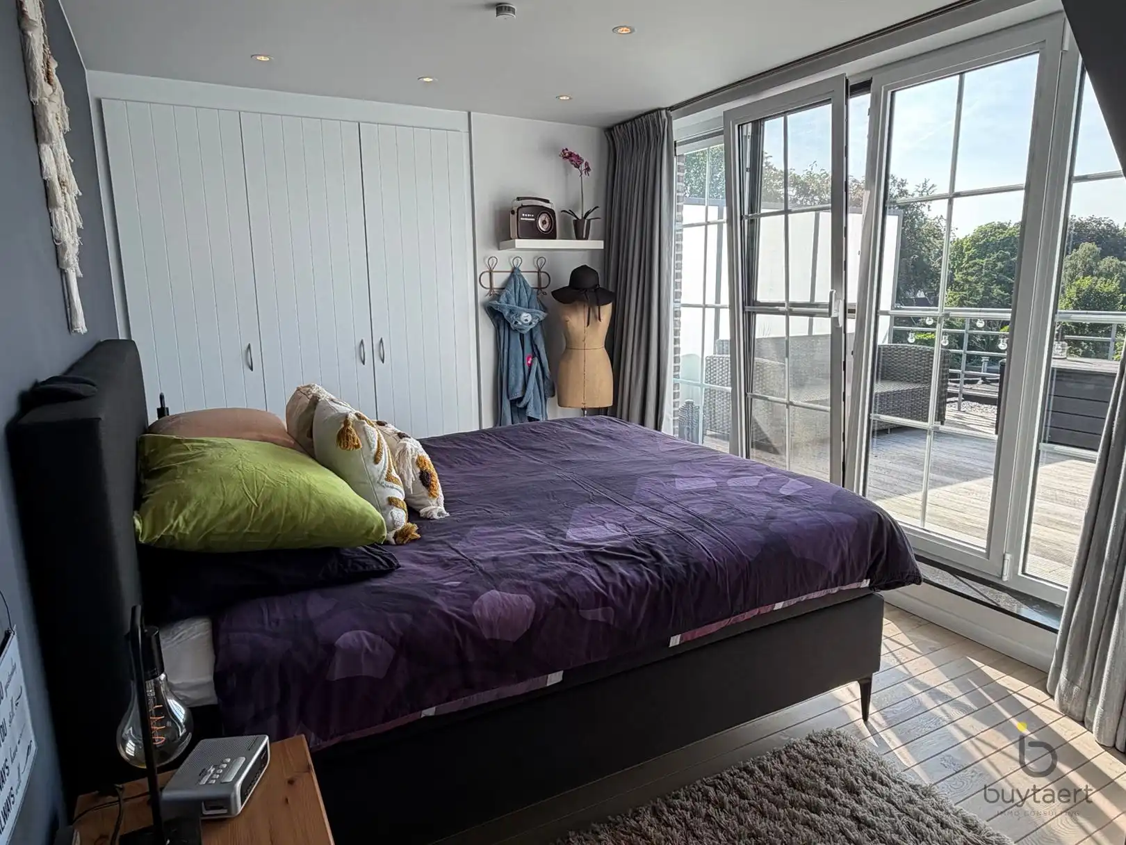 Duplex appartement met drie slaapkamers en prachtig terras te Schilde. foto 9
