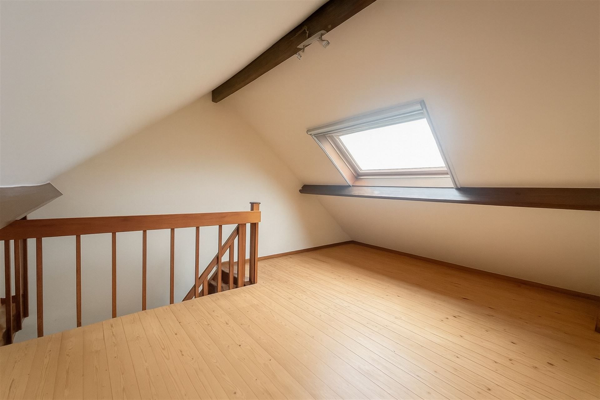 Stadswoning met 2 slpks, garage en terras foto 12