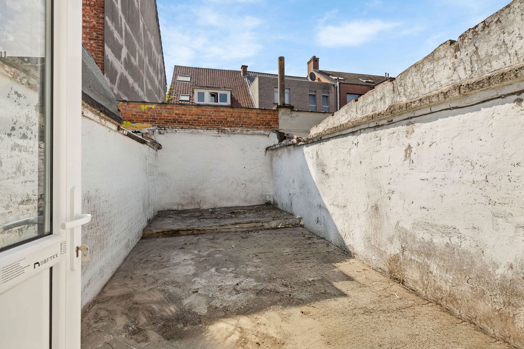 Vernieuwde woning met 4 slaapkamers en zonnig terras! foto 7