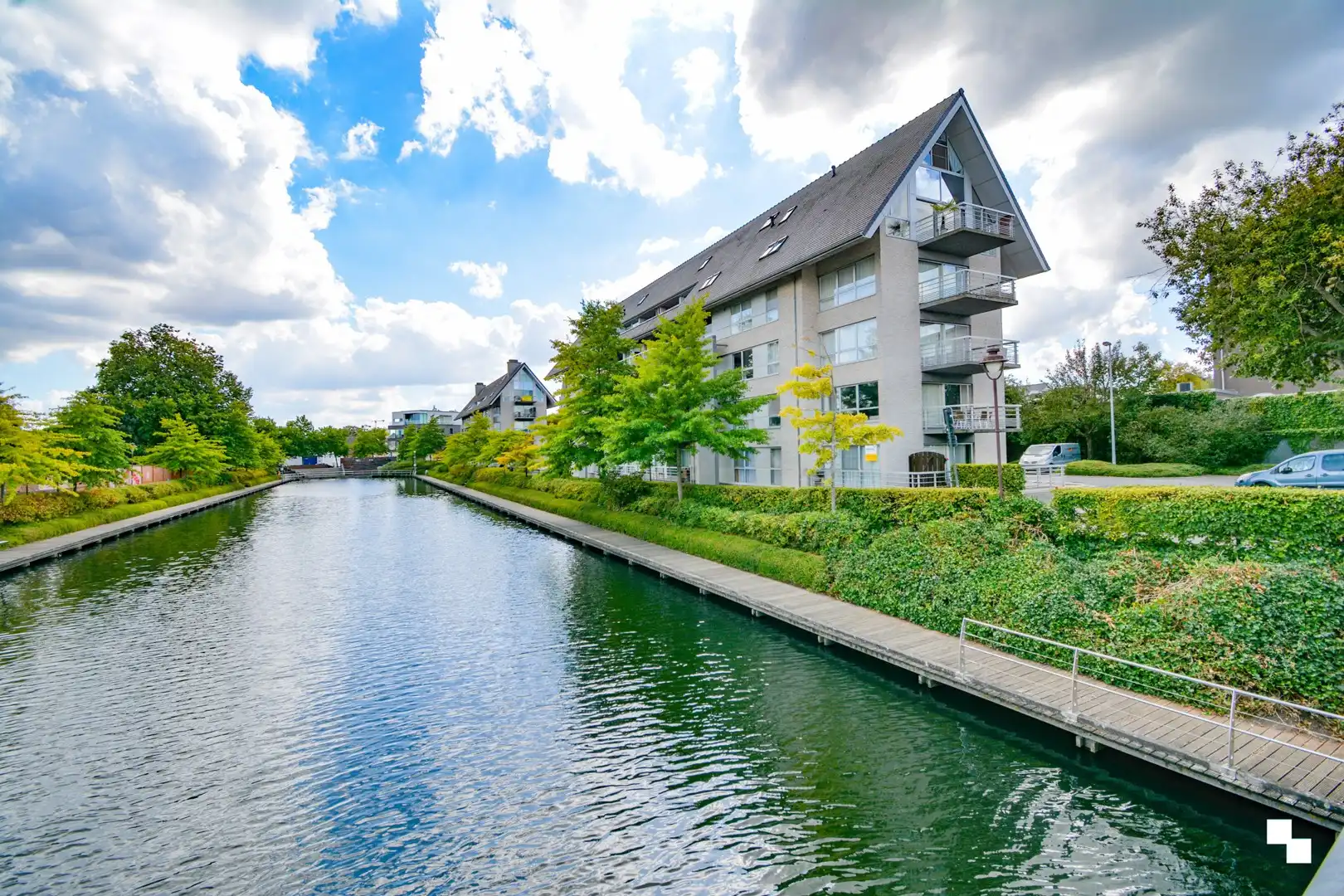 UItzonderlijk ruim appartement aan het water te Roeselare! foto 2