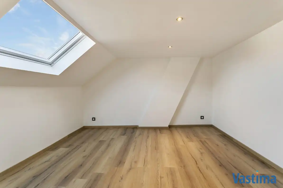 Gerenoveerde woning met 1 slaapkamer, 2 hobbyruimtes en ruim terras foto 8
