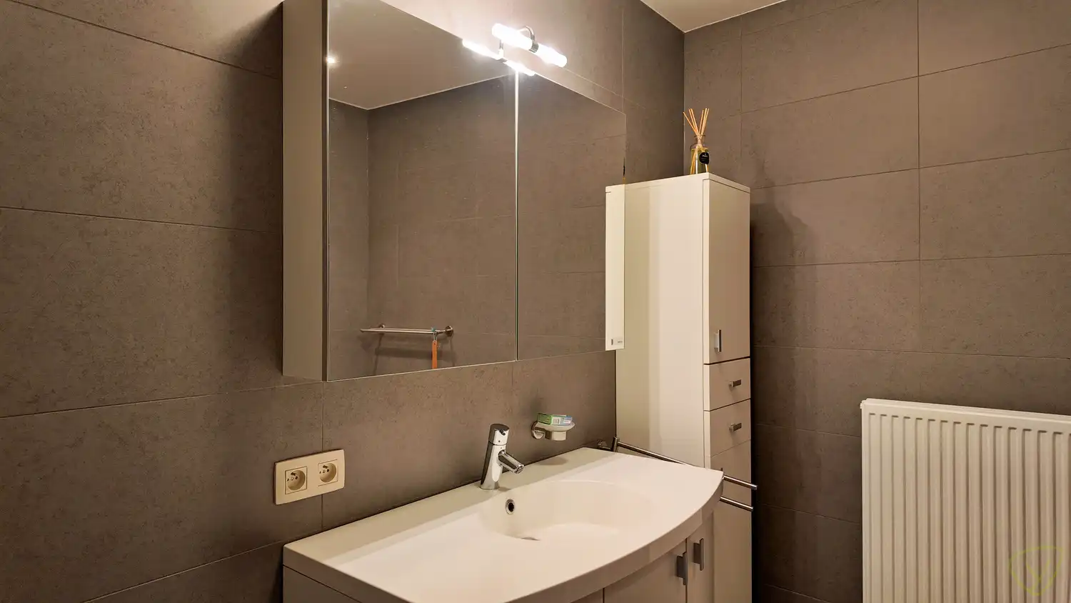 Lichtrijk appartement met panoramisch uitzicht op de Markt van Eeklo! foto 17