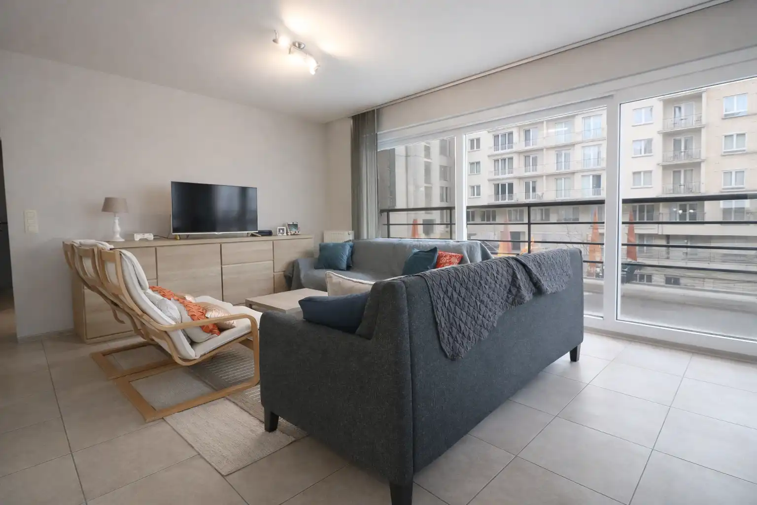 Recent hoekappartement met 2 slaapkamers en open zicht op het Casinoplein. foto 2