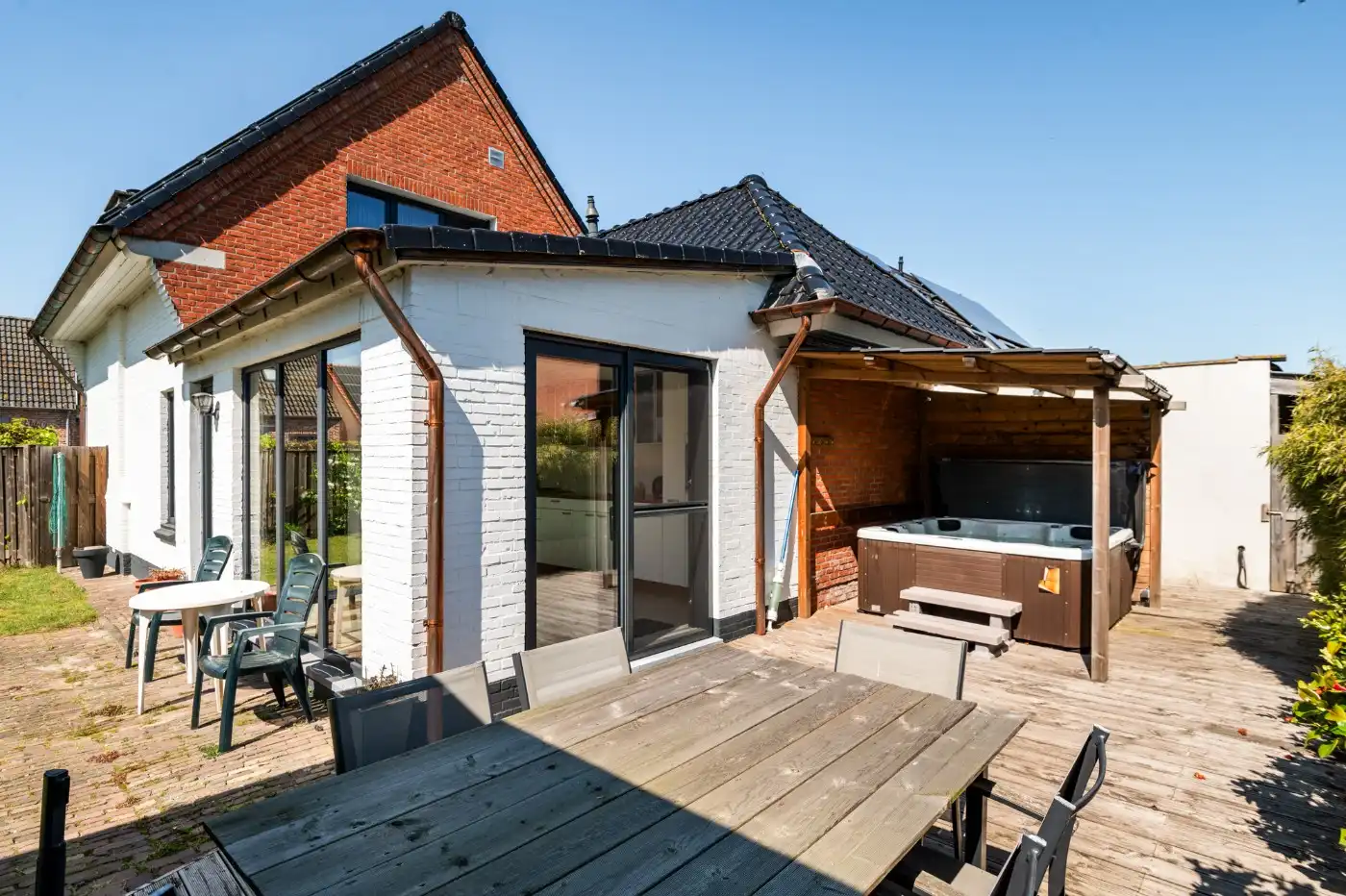 Instapklare, vrijstaande woning met 2 slpk., tuin en garage foto 24