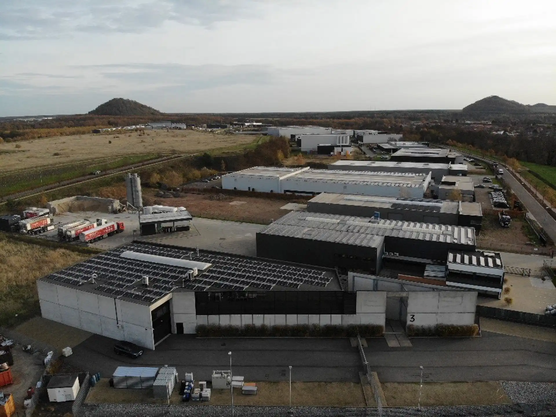 Uitzonderlijk bedrijfsgebouw op Genk-Noord foto 22