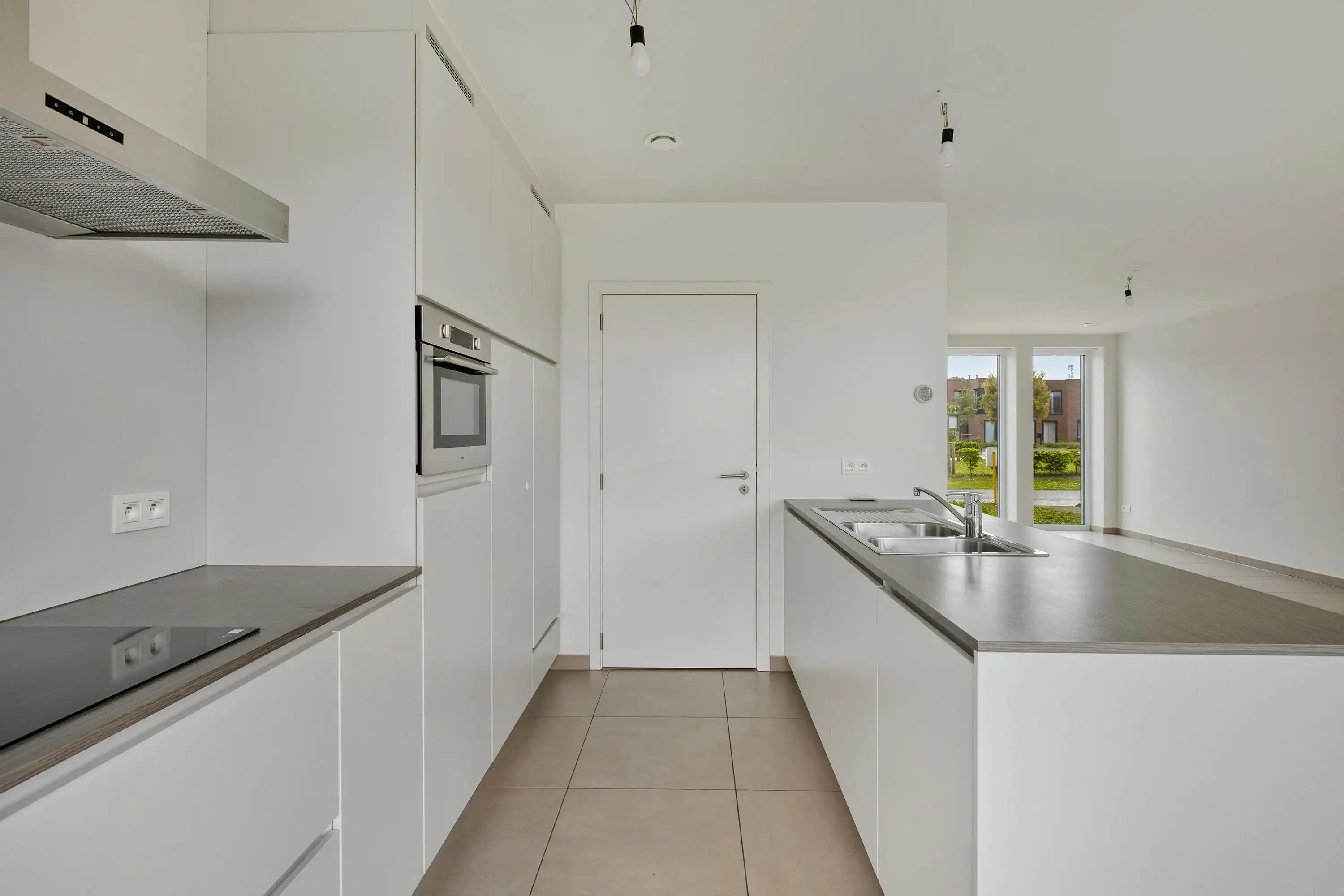 Instapklare en lichtrijke woning met tuin in Rumbeke te koop foto 10