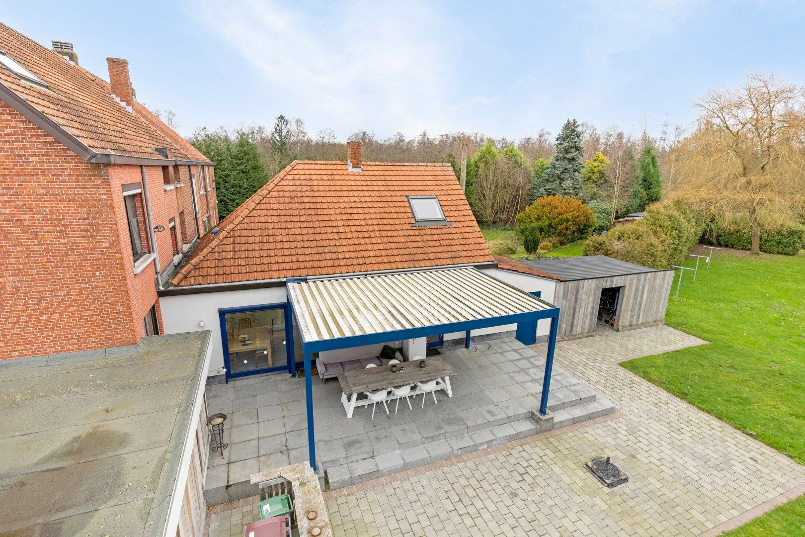 Ruim ingedeelde woning met 4 slpks op een mooi perceel van 21 are met achterliggend groen. foto 32