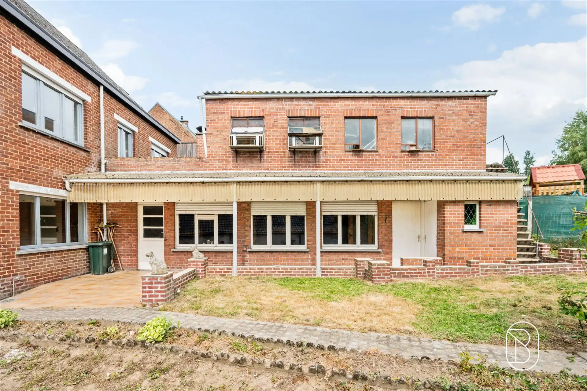 Ruime te renoveren woning met 4slk & tuin op de Valkenberg foto 7