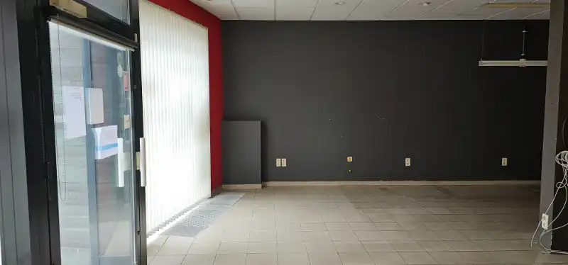 Winkel/kantoorpand te Wondelgem centrum foto 3