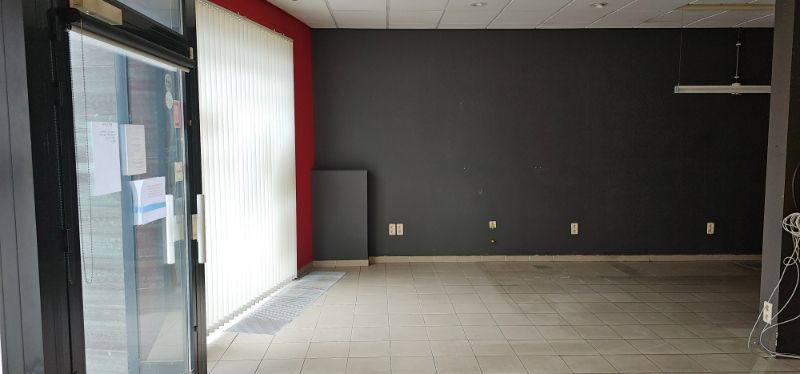 Winkel/kantoorpand te Wondelgem centrum foto 3