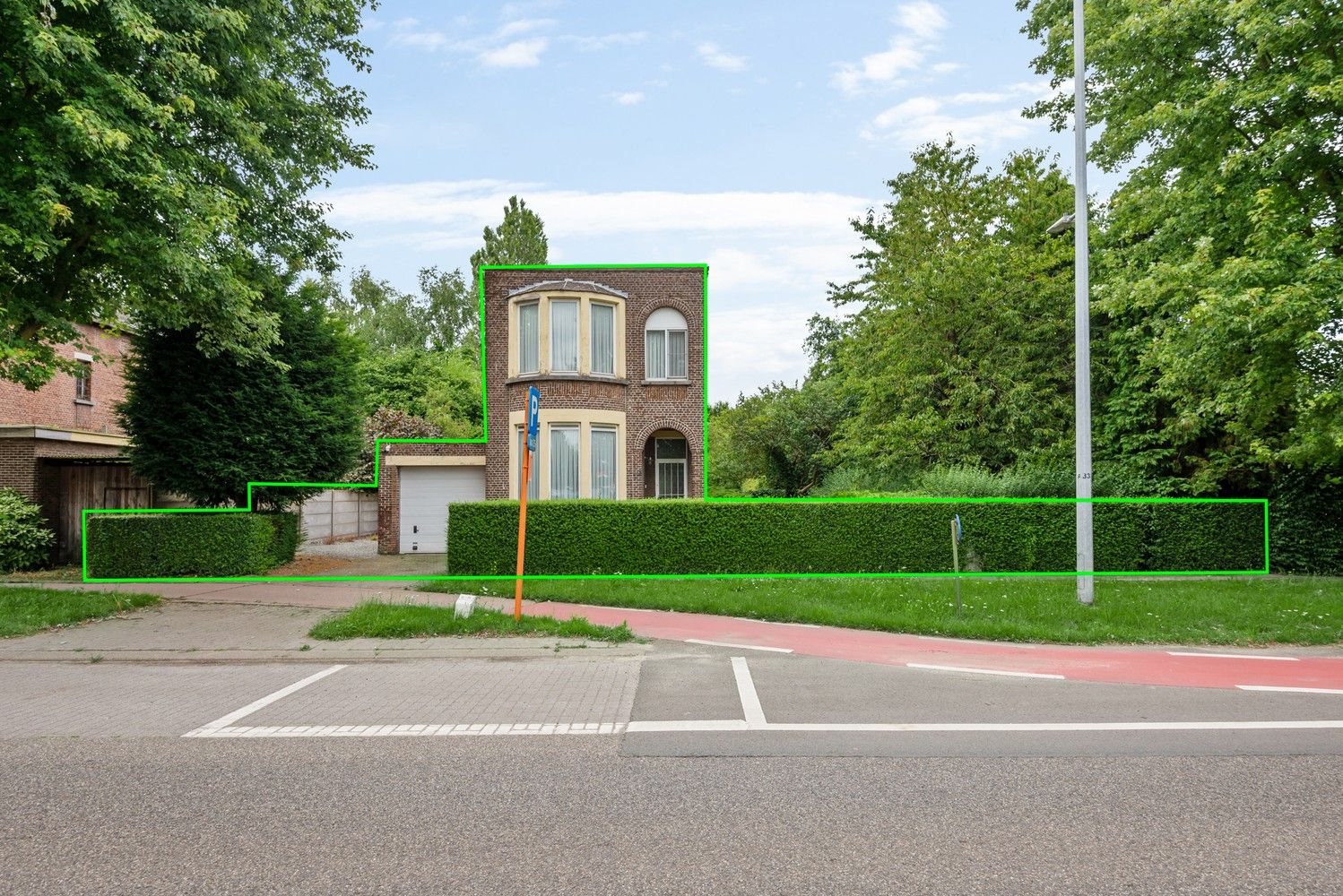 Bouwgrond voor ambachtelijke bedrijven & KMO's met op heden een zonevreemde woning te Wommelgem. foto 1