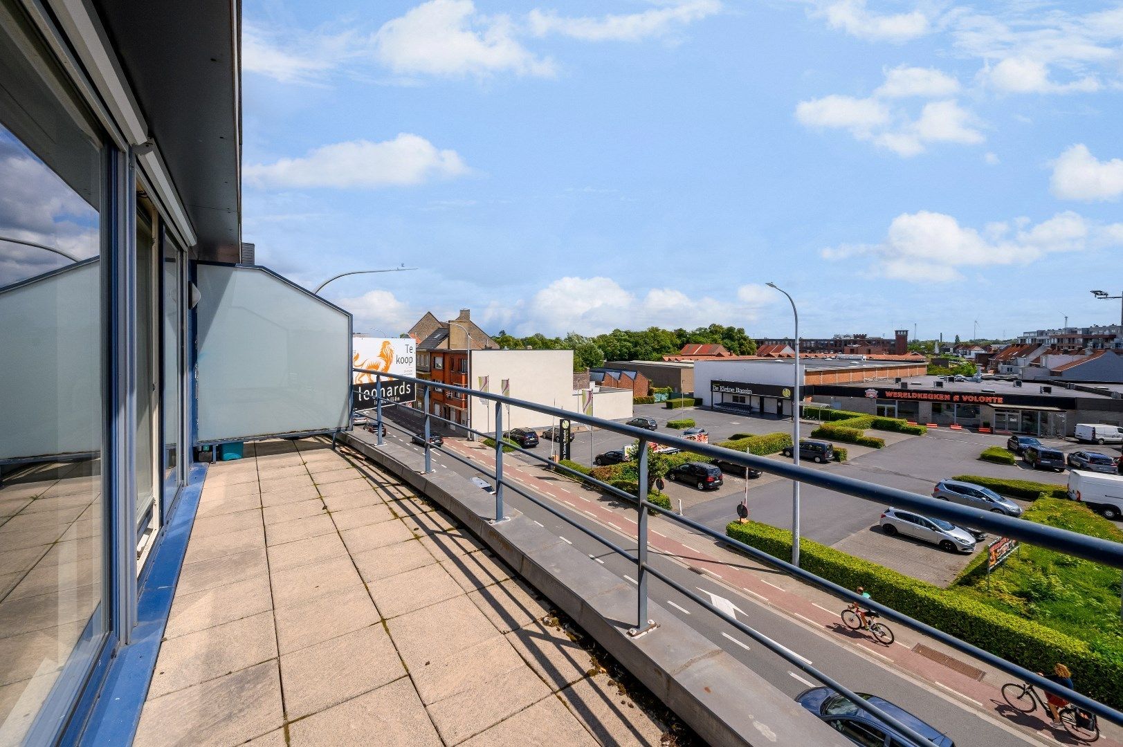 Instapklaar appartement met ruim terras foto 8