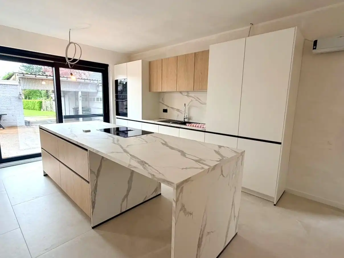 Ruime halfopen woning met sterke basis op perceel van 11a65ca foto 6