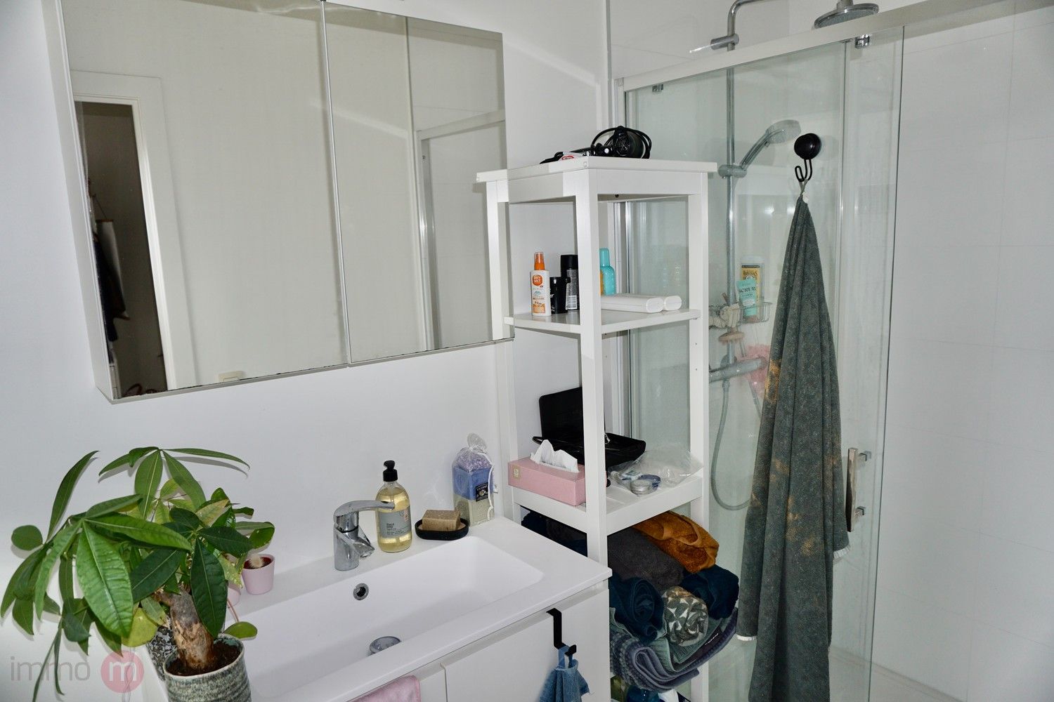 Gerenoveerd 1 slaapkamer appartement met groot terras/binnenkoer en garage. foto 16